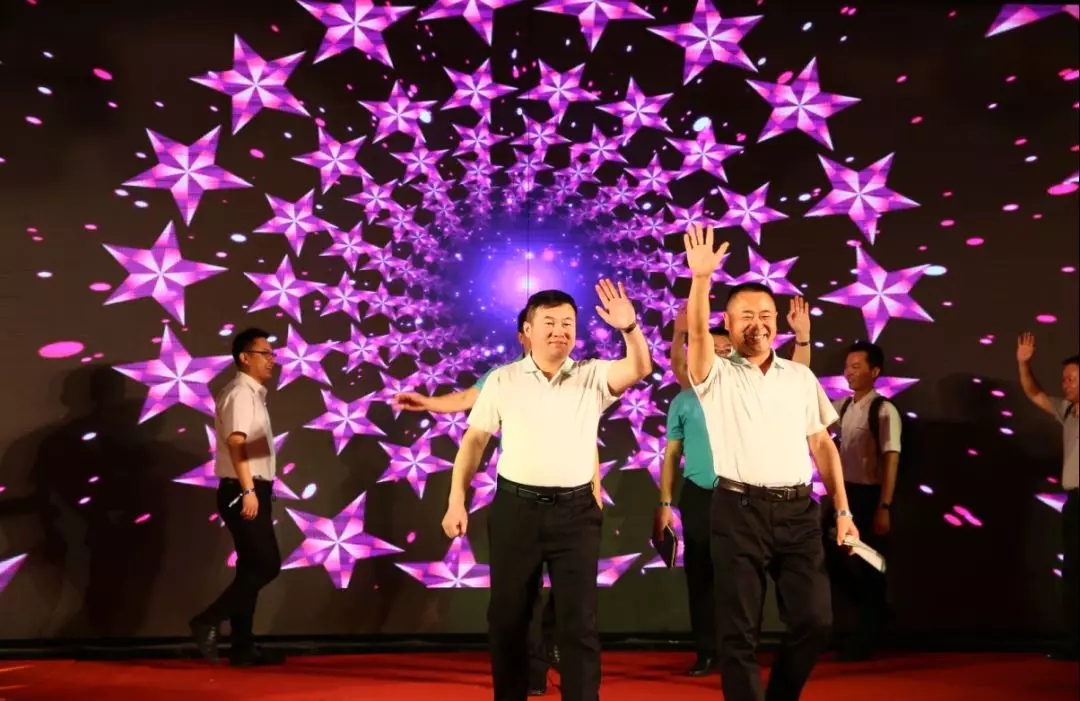 博天堂集团员工T台秀