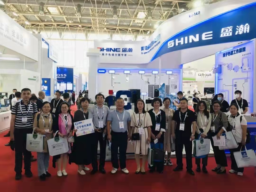 辽宁省代表团光临展位参观领导