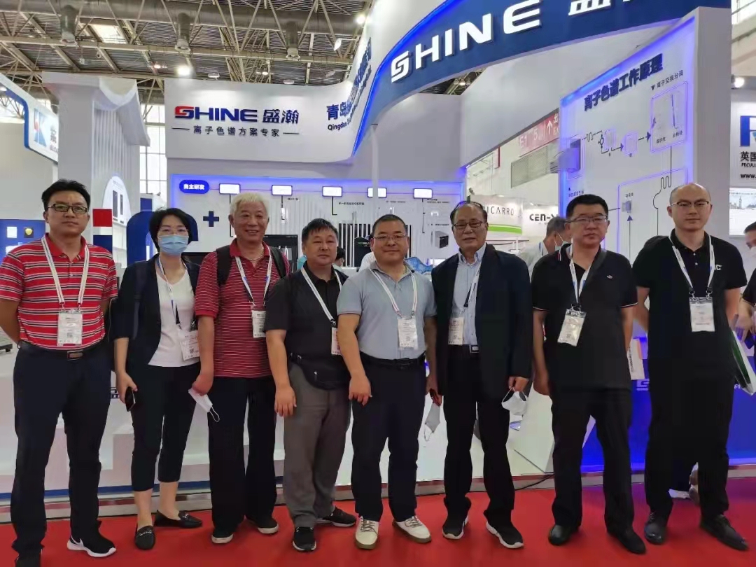 中国仪器学会专家、辅导光临展会参观领导