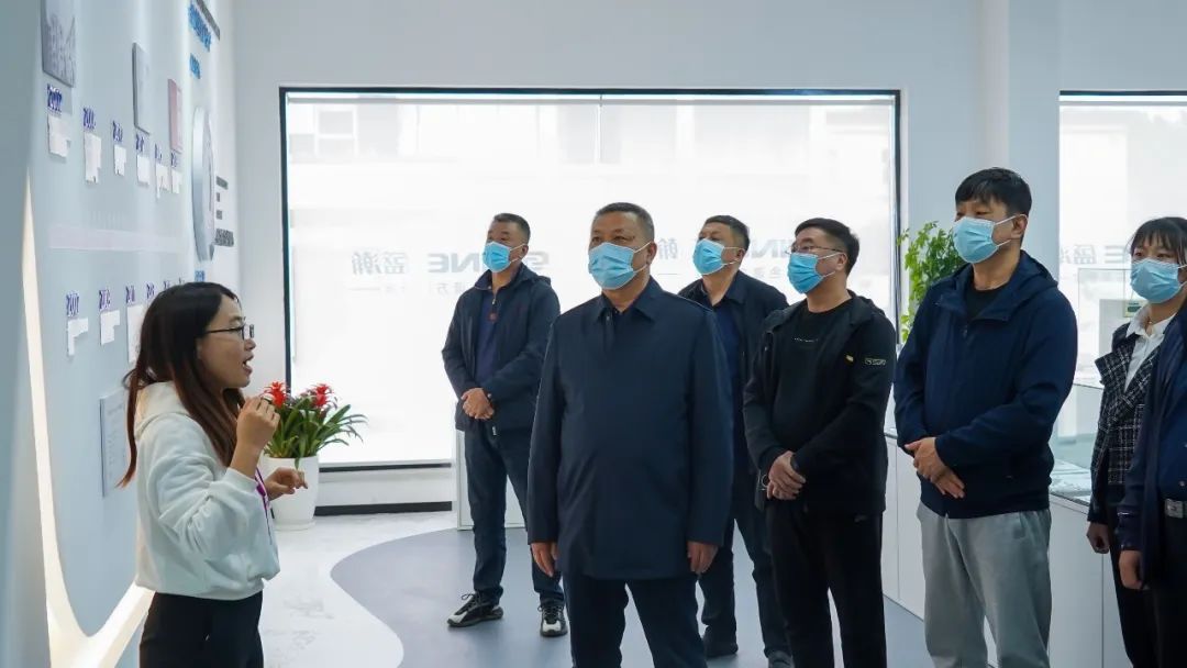 崂山区朱家洼社区书记朱光恩一行参观视察博天堂集团色谱