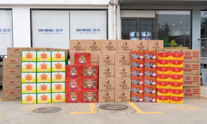 幼年至 年味浓！关切备至，，，，，，，浓浓温情暖人心